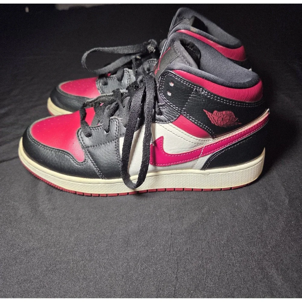 Jordan 1 Mid Bred Toe Mens 7Y Red White Black Basketball Sneakers 554725-066